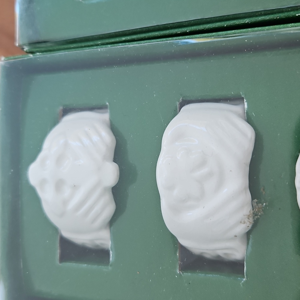 Set Of 8 Celtic Knot Porcelain Napkin Rings Irish Dining Kitchen - Picture 2 of 6